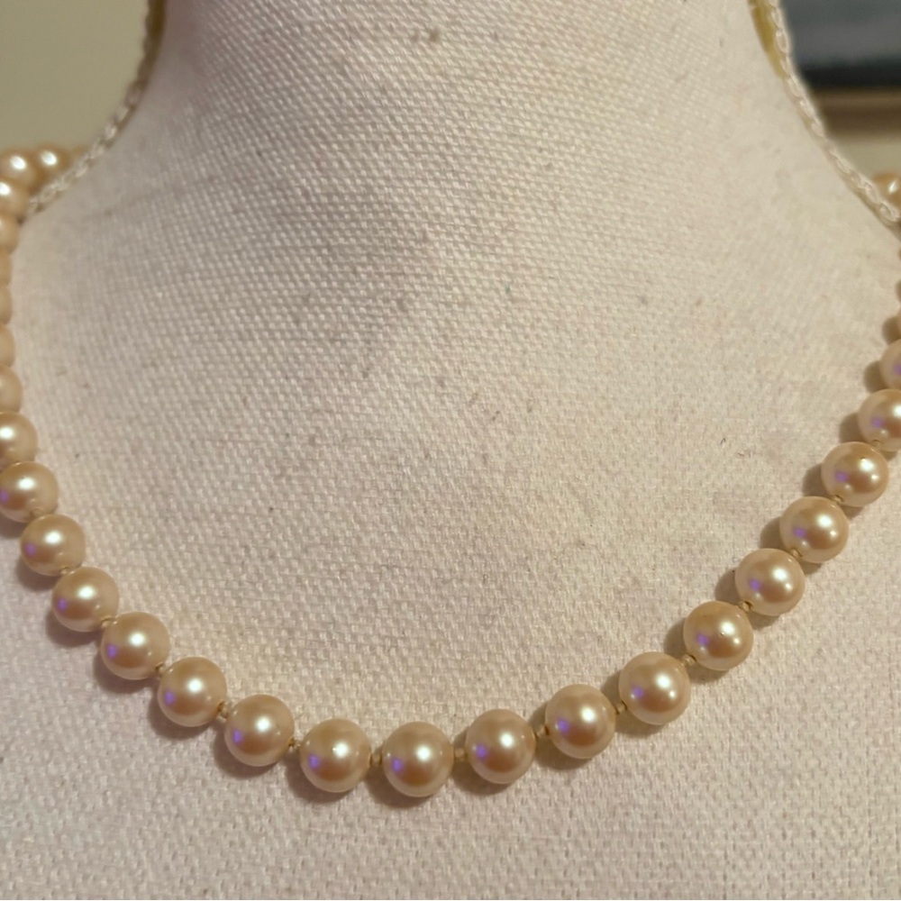 Signed Monet Cream Faux Pearl knotted Necklace.Timeless & Elegant - Picture 15 of 16